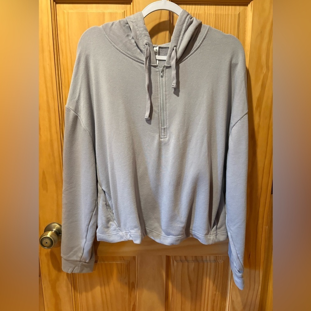 Fabletics Light Gray half Zip-Up Hoodie Women’s XXL